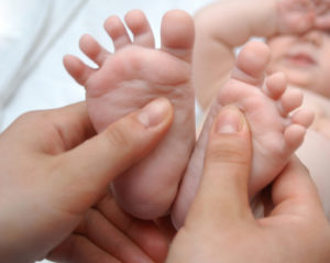 massage of baby's feet